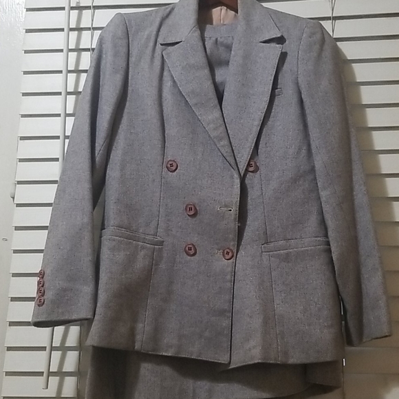 VINTAGE HARVÉ BENARD PURE WOOL SKIRT SUIT 7/8 - Picture 1 of 8